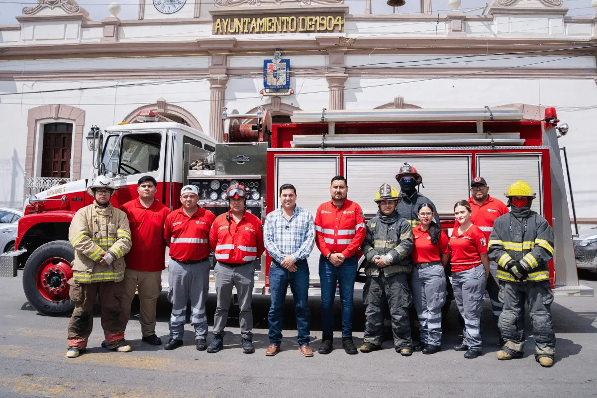El alcalde Raúl Cantú también indicó que en los próximos días se hará entrega de otro camión de bomberos. Foto: Gobierno de Salinas Victoria.