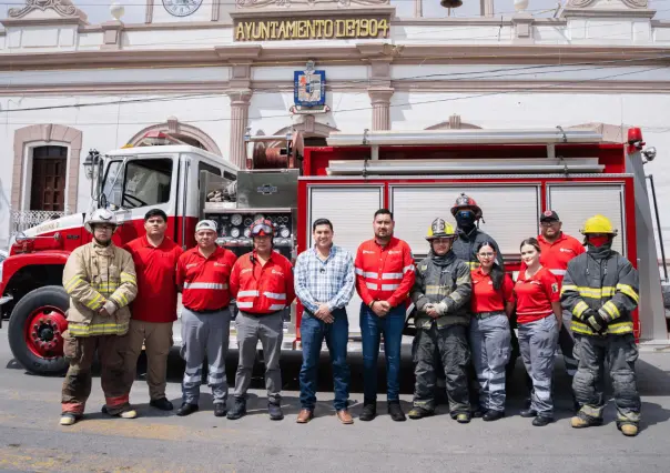 Raúl Cantú entrega nuevo camión de bomberos en Salinas Victoria