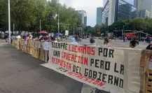 Normalistas de Chiapas instalan plantón en Paseo de la Reforma en CDMX