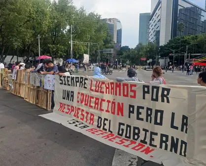 Normalistas de Chiapas instalan plantón en Paseo de la Reforma en CDMX