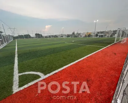 Félix Arratia entrega cancha de fútbol a vecinos de San Francisco en Juárez
