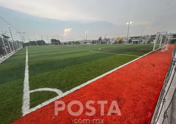 Félix Arratia entrega cancha de fútbol a vecinos de San Francisco en Juárez