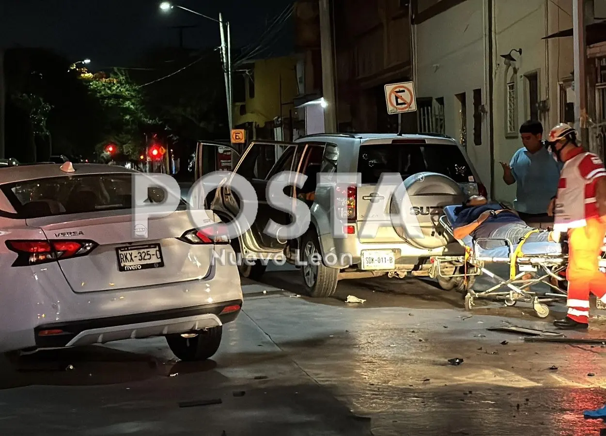 Los daños materiales que quedaron tras el choque fueron atendidos por las autoridades además del traslado de los heridos. Foto: POSTA.