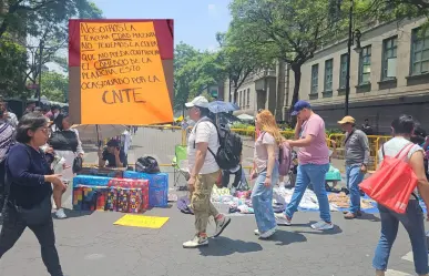 Comerciantes mazahuas de CDMX denuncian desplazamiento por plantón de la CNTE en el Zócalo