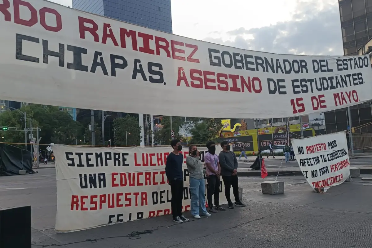 Bloque de normalistas en CDMX, Foto: Luis Alfaro
