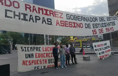 Bloqueo de normalistas en Paseo de la reforma cumple 24 horas, exigen esclarecer muerte de compañero