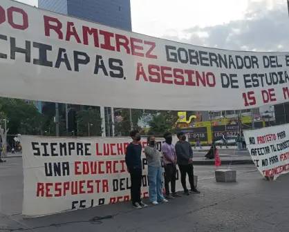 Bloqueo de normalistas en Paseo de la reforma cumple 24 horas, exigen esclarecer muerte de compañero