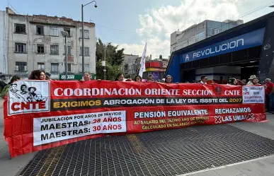 CNTE marcha a las oficinas del ISSSTE en CDMX, exigen abrogación de la ley de 2007