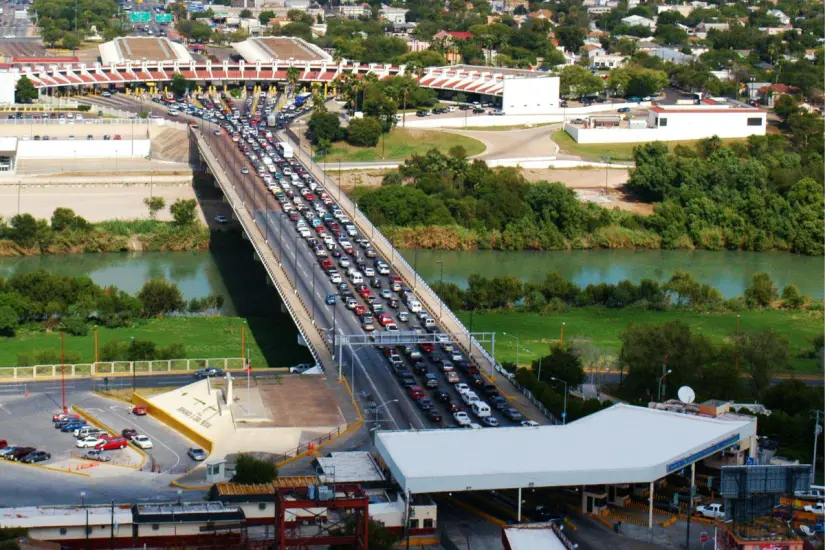 Puente internacional entre México y Estados Unidos. Foto: Carlos García