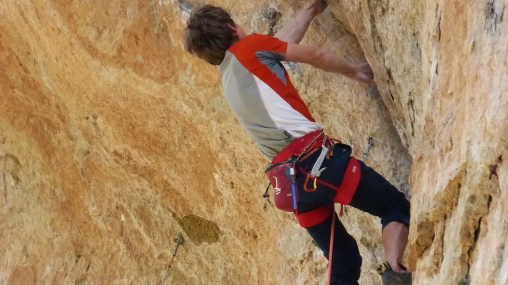 Puente de Dios en Galeana, el lugar ideal para practicar la escalada