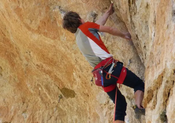 Puente de Dios en Galeana, el lugar ideal para practicar la escalada