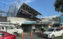 Espectacular colapsa en Edomex y deja sin luz a esta colonia de Ecatepec