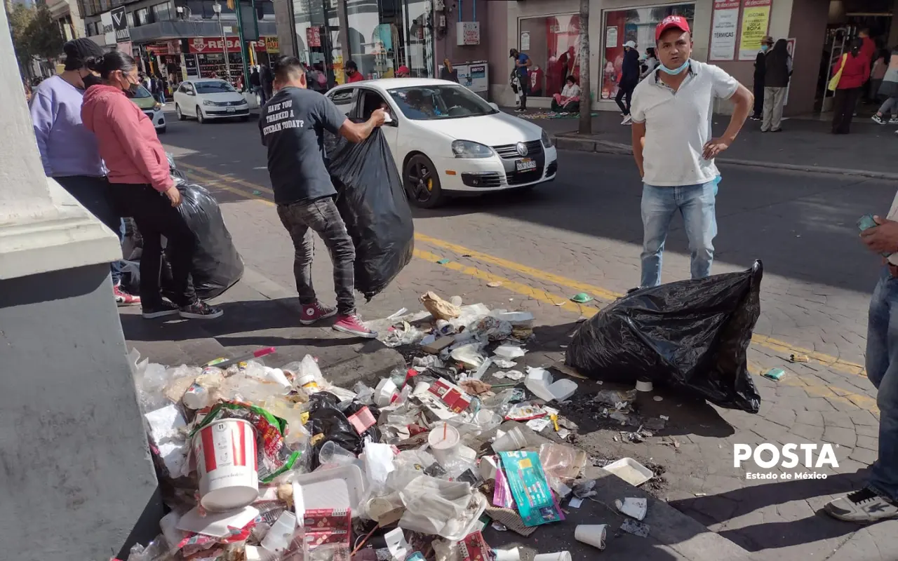 El municipio de Toluca reforzará operativos para sancionar a quienes contaminen la vía pública. Foto: Alberto Dzib