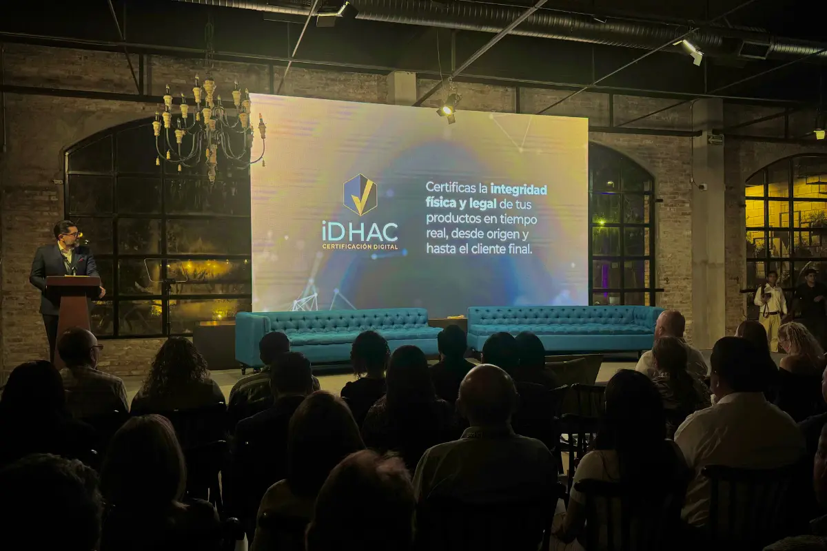 Su valor está en que cumple con los lineamientos de las políticas públicas actuales, en los que básicamente ya cuentan con el mismo valor los documentos digitales que los físicos en materia probatoria. Foto: Evento iDHAC