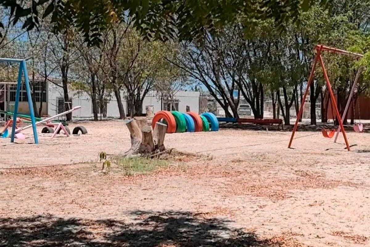 Docentes dieron positivo a COVID-19, lo que ocasionó la suspensión parcial de clases en una escuela primaria de La Paz. Foto: Rocío Casas.
