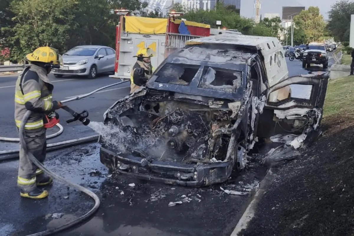 El reporte emitido por Protección Civil de Monterrey indica que las unidades de auxilio se movilizaron en conjunto con Bomberos de Nuevo León. Foto: PC Monterrey.