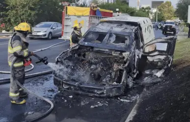 Controlan incendio de camión de valores en Valle Oriente