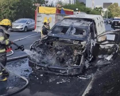 Controlan incendio de camión de valores en Valle Oriente