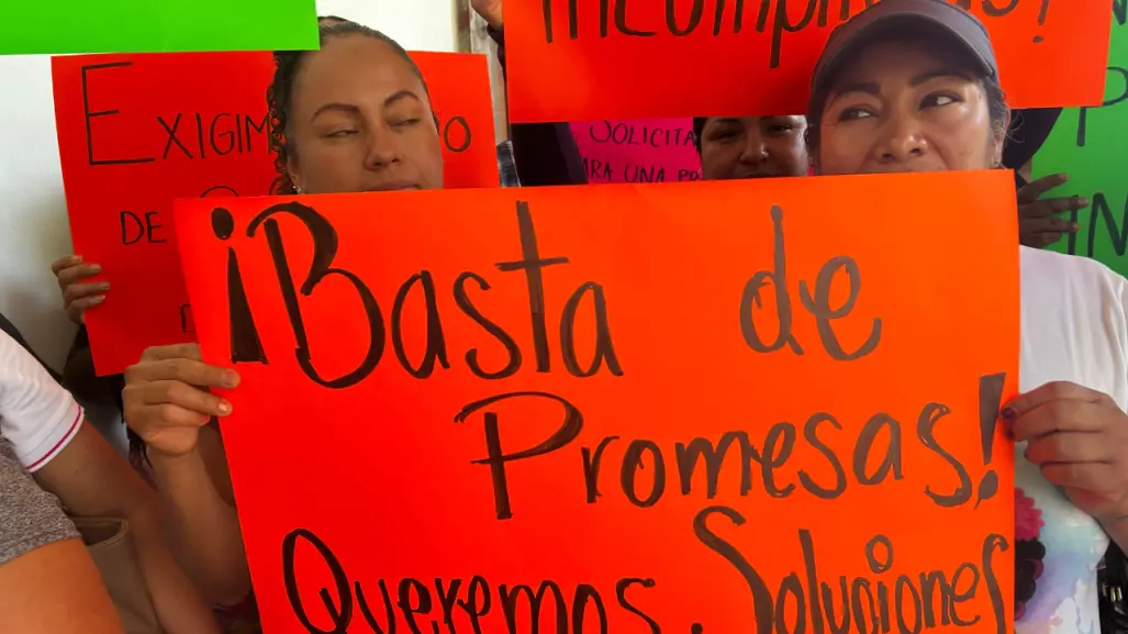 Telesecundaria del poblado 5 de Mayo se manifiesta en Congreso del Estado por esta razón