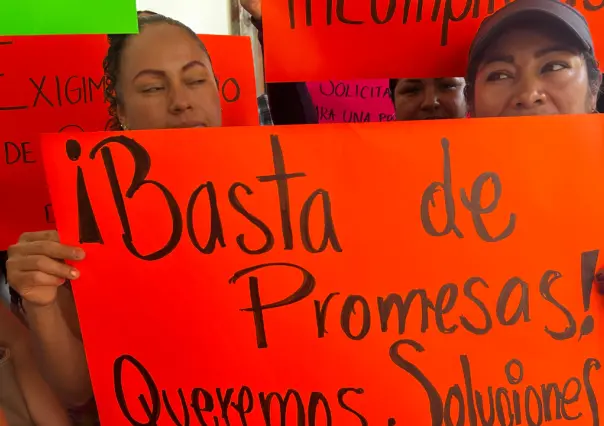 Telesecundaria del poblado 5 de Mayo se manifiesta en Congreso del Estado por esta razón