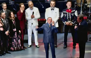 Marco Antonio Muñiz vive inolvidable homenaje