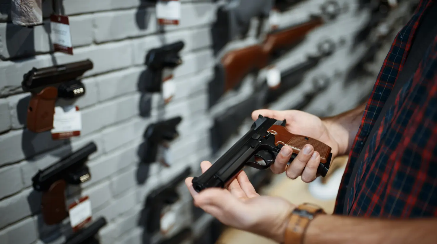 México cuestiona decisión de Corte Suprema de EE.UU. contra fabricantes de armas. Foto: Canva