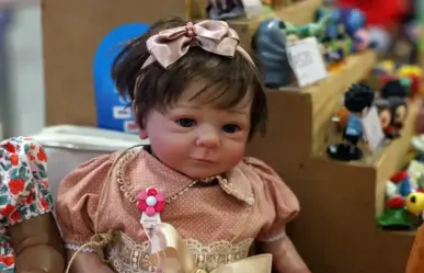 Mujer denuncia a su trabajo porque no la dejan tomar licencia para cuidar a su muñeca ´Reborn´