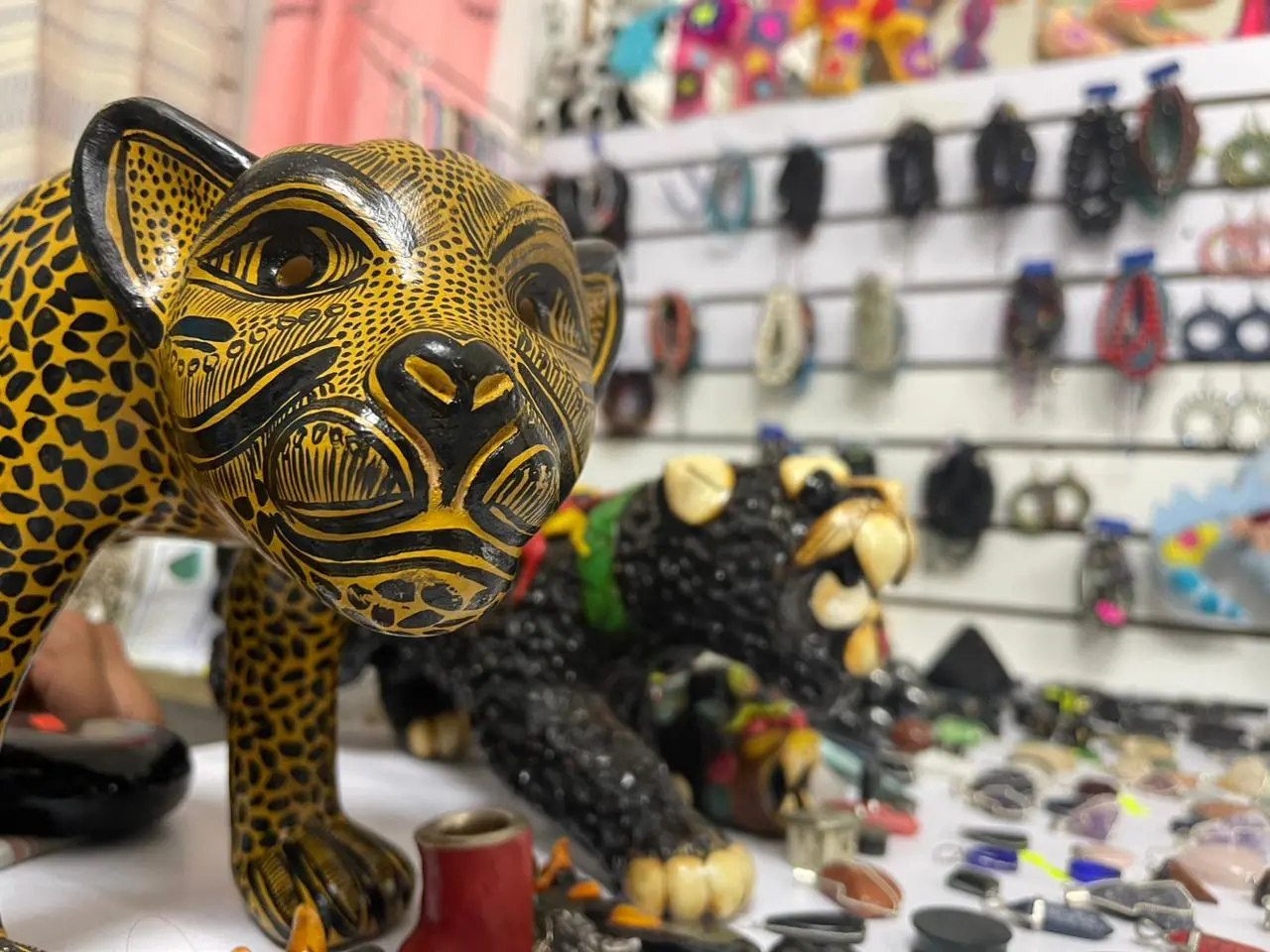 Artesanías mexicanas de Izazaga 89 en CDMX. Foto: Iván Macias