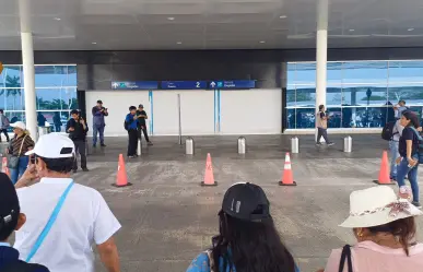 Gran movilización de maestros bloquea el aeropuerto de Mérida