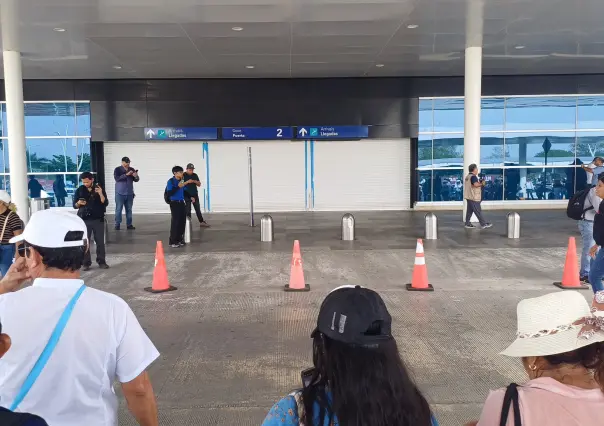 Gran movilización de maestros bloquea el aeropuerto de Mérida