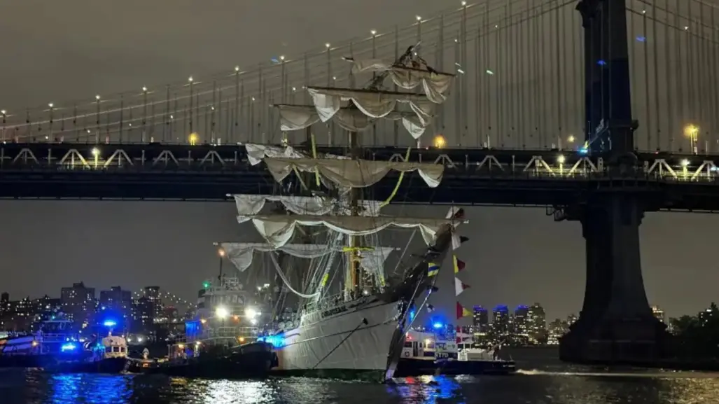 Buque Escuela Cuauhtémoc es trasladado a Staten Island, Ny, para trabajos de evaluación y reparación