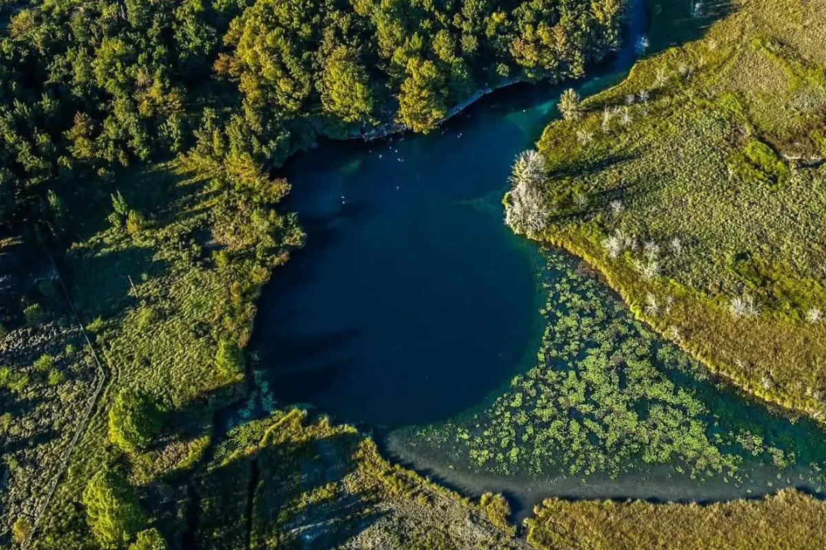 La Laguna de la Media Luna es una de las joyas naturales de la Huasteca Potosina, ideal para escapar del calor y darse un chapuzón. Foto: FB Viajes Andrade