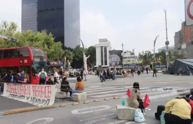 Normalistas se retiran de Paseo de la Reforma en CDMX tras cuatro días de bloqueo