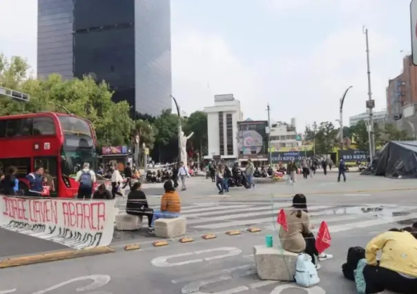 Normalistas se retiran de Paseo de la Reforma en CDMX tras cuatro días de bloqueo