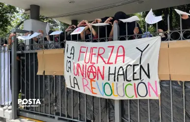VIDEO | Estudiantes y maestros de Medicina protestan contra paro en la UAEMéx y piden reanudar actividades