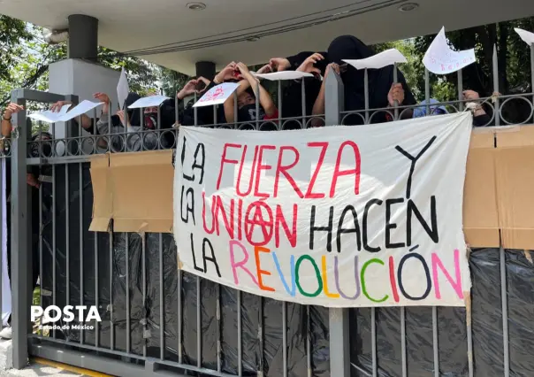 VIDEO | Estudiantes y maestros de Medicina protestan contra paro en la UAEMéx y piden reanudar actividades