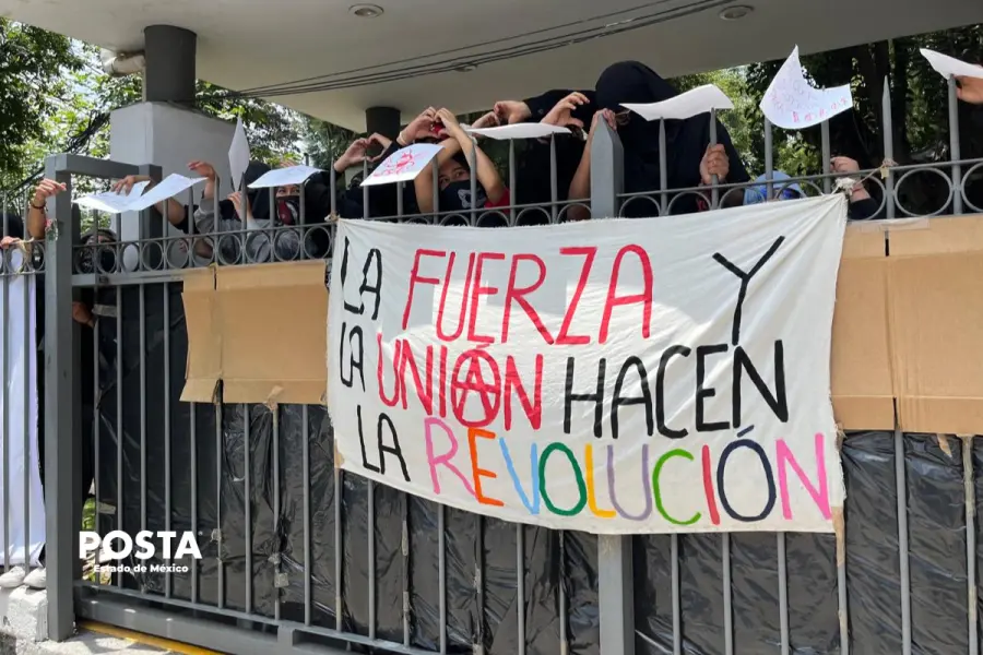 VIDEO | Estudiantes y maestros de Medicina protestan contra paro en la UAEMéx y piden reanudar actividades