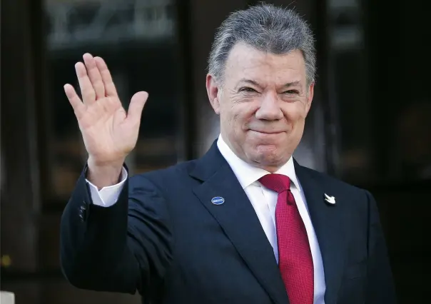 Juan Manuel Santos llega a Puebla para hablar de paz y desarrollo urbano