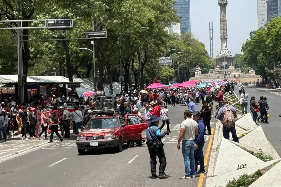 Maestros de la CNTE marchan hacia el Zócalo de CDMX, se perfila el final del paro nacional