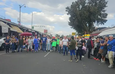 Comerciantes del mercado Granaditas de CDMX protestan en Tepito por clausura de baños públicos
