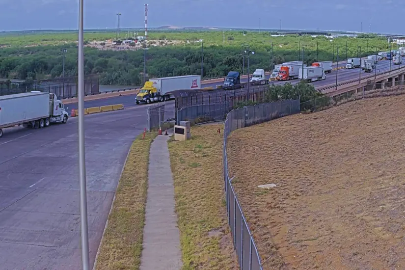 Flujo moderado de tráileres en el puente Comercio Mundial | Foto: cámaras