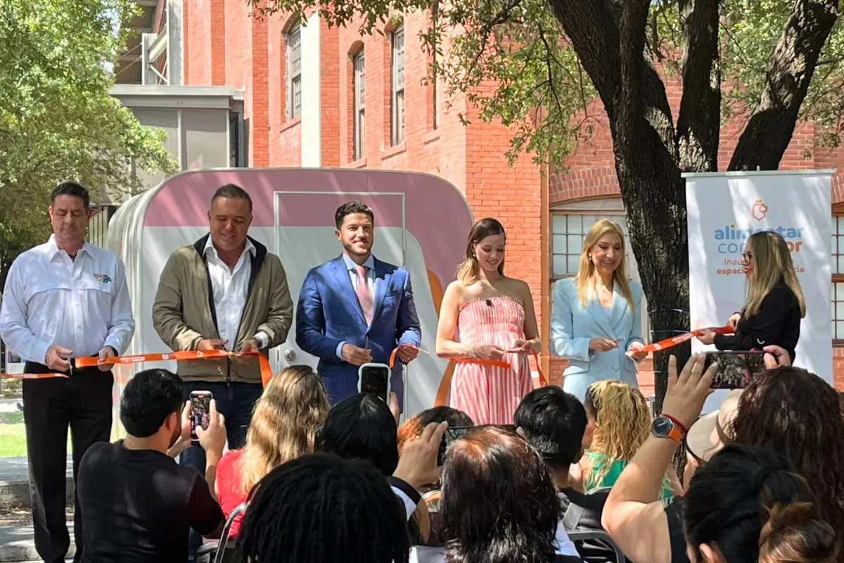 El gobernador de Nuevo León, acompañado de Mariana Rodríguez, inauguró estos nuevos 2 espacios lactarios/Fotos: Jorge López-Daniela García