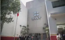 SAT advierte por falsas visitas para imponer sanciones