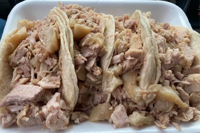 Taco de carnitas bien servido. Foto: Ramón Sánchez