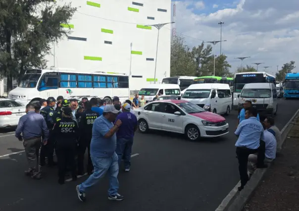 Taxistas desquician Indios Verdes durante bloqueo en CDMX, ¿qué piden?