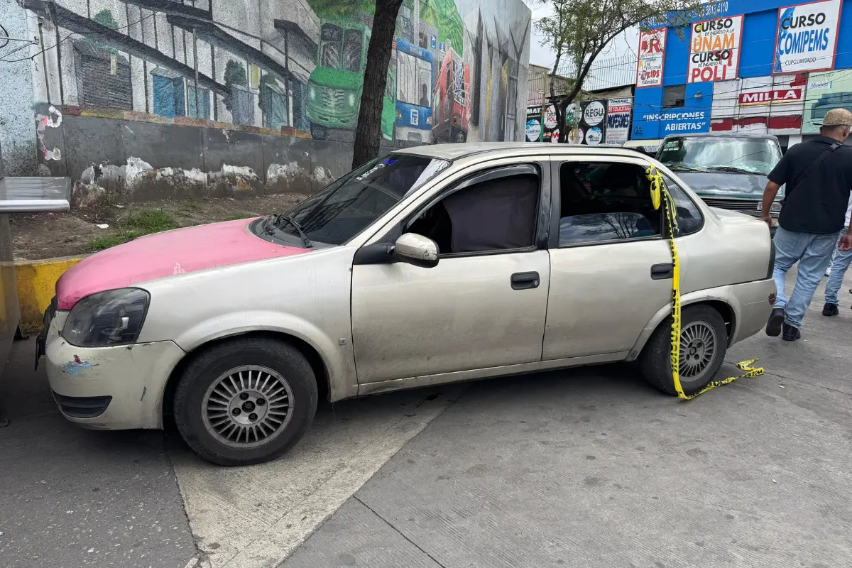 Unidad del taxista asesinado en Iztapalapa. Foto: Luis Alfaro