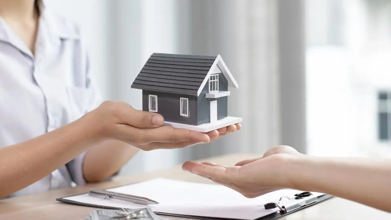 ¿Vivienda para el Bienestar o Mi Primer Hogar? Descubre qué plan te conviene si eres joven en Edomex. Foto: Canva