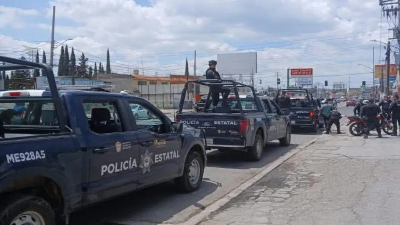 Falsos policías en Ecatepec secuestran a conductor y lo llevan al banco para robarle. Foto: Excelsior