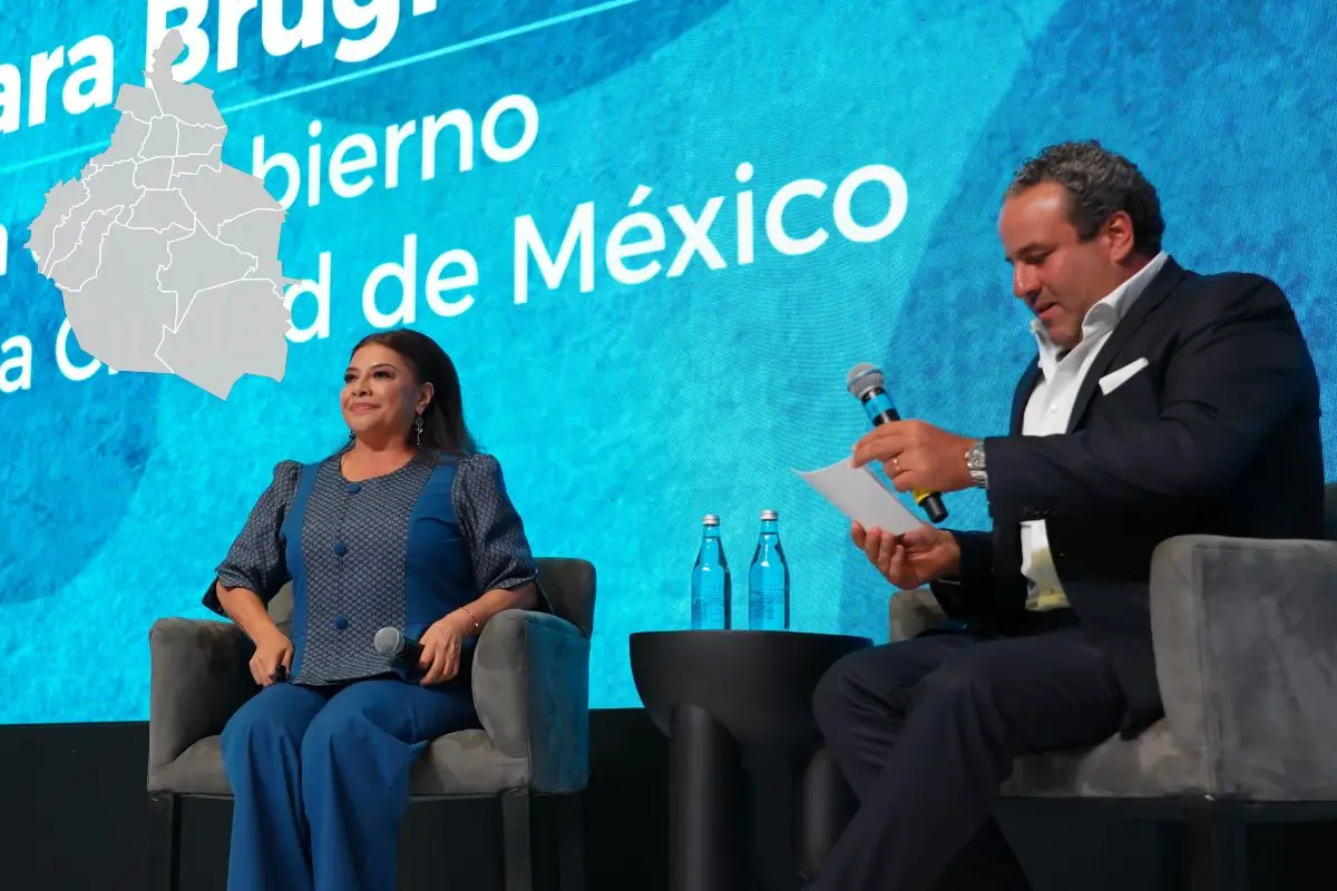 Clara Brugada durante la Expo Desarrollo Inmobiliario con la Asociación de Desarrolladores Inmobiliarios, mapa CDMX Foto: X (@ClaraBrugadaM) | Gobierno CDMX | Canva