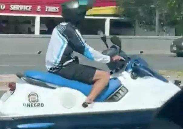 ¿Moto... de agua? Graban curioso vehículo circulando en Garza Sada en Monterrey l VIDEO